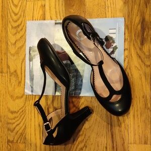 size 11 - dsw - journee collection - t-strap black heels
